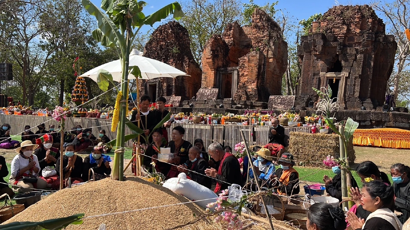 ชนเผ่ากูย สืบสานประเพณี “หวัวบุญเบิกฟ้า” รำลึกบรรพบุรุษ