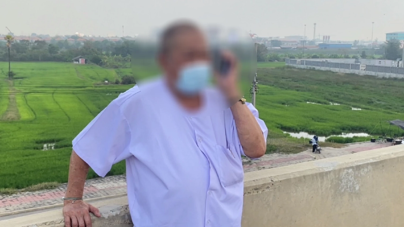 ระทึก! เก๋งถูกชนท้ายไฟลุกท่วม ลุงวิ่งหนีตาย รอดหวุดหวิด (มีคลิป)