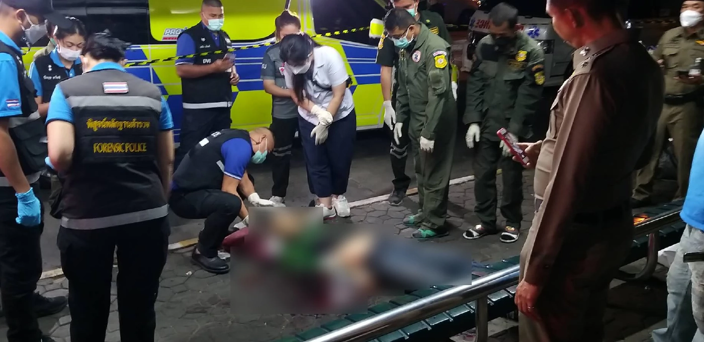 แกร็บไบค์ผิดใจปมขี่รถปาดหน้า ชักมีดแทงเพื่อนร่วมอาชีพดับคาป้ายรถเมล์