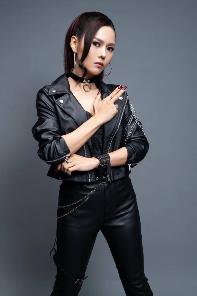 เฉลยแล้ว! ใครคือนักร้องลูกทุ่งสาว อ. ถูกครูเพลงค่ายดัง ขอกินตับแลกออกเพลง