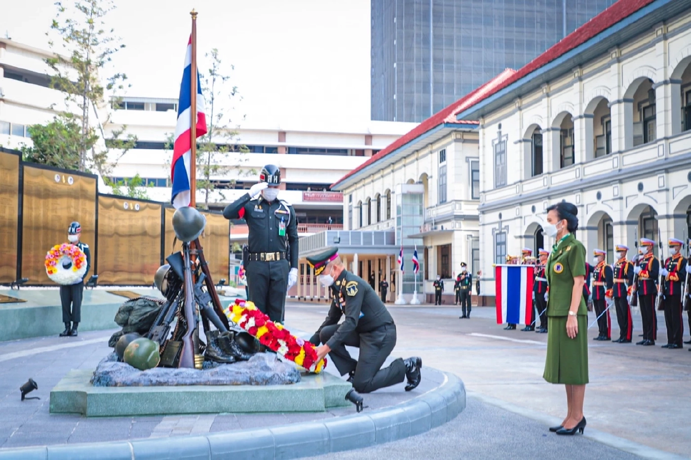 ผบ.ทบ. เปิด"กำแพงแห่งความระลึกถึง" อุทิศแก่กำลังพลที่สละชีพปกป้องอธิปไตย