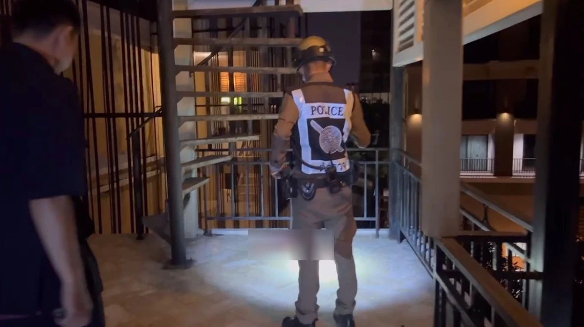 เอเจนซี่หนุ่มชาวจีน พลัดตกโรงแรมดับ (มีคลิป)