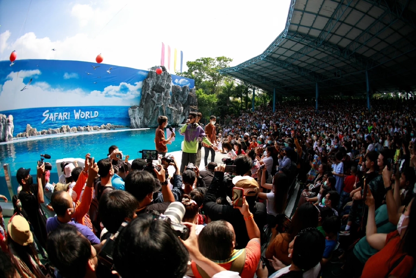 Paper Planes ขวัญใจวัยรุ่นฟันน้ำนม โชว์สุดพิเศษเซอร์ไพรส์วันเด็ก