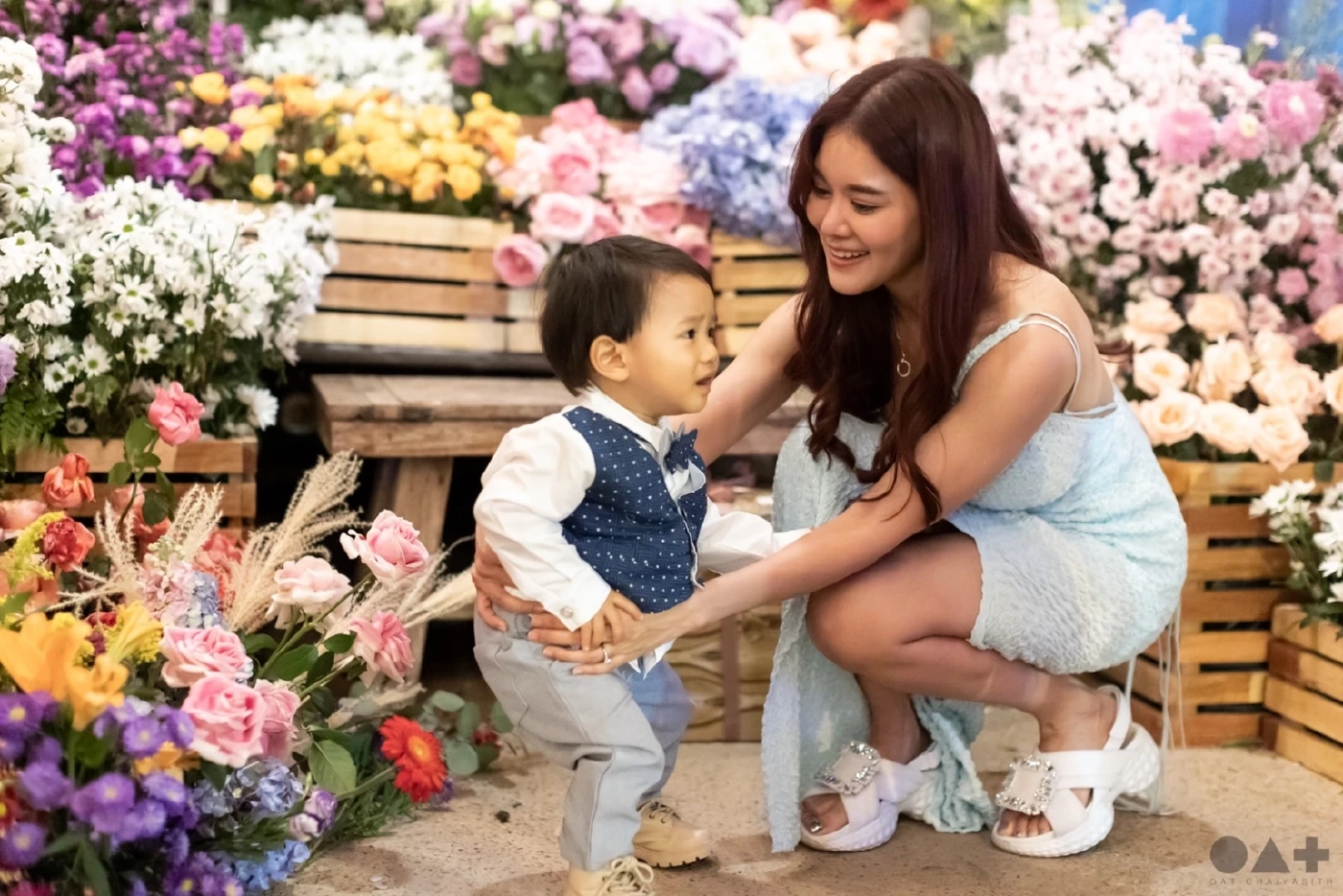 คนบันเทิงร่วมยินดี “แม็กกี้” ฉลองแต่งงานภรรยาสาว “แจมมี่” สุดอบอุ่น