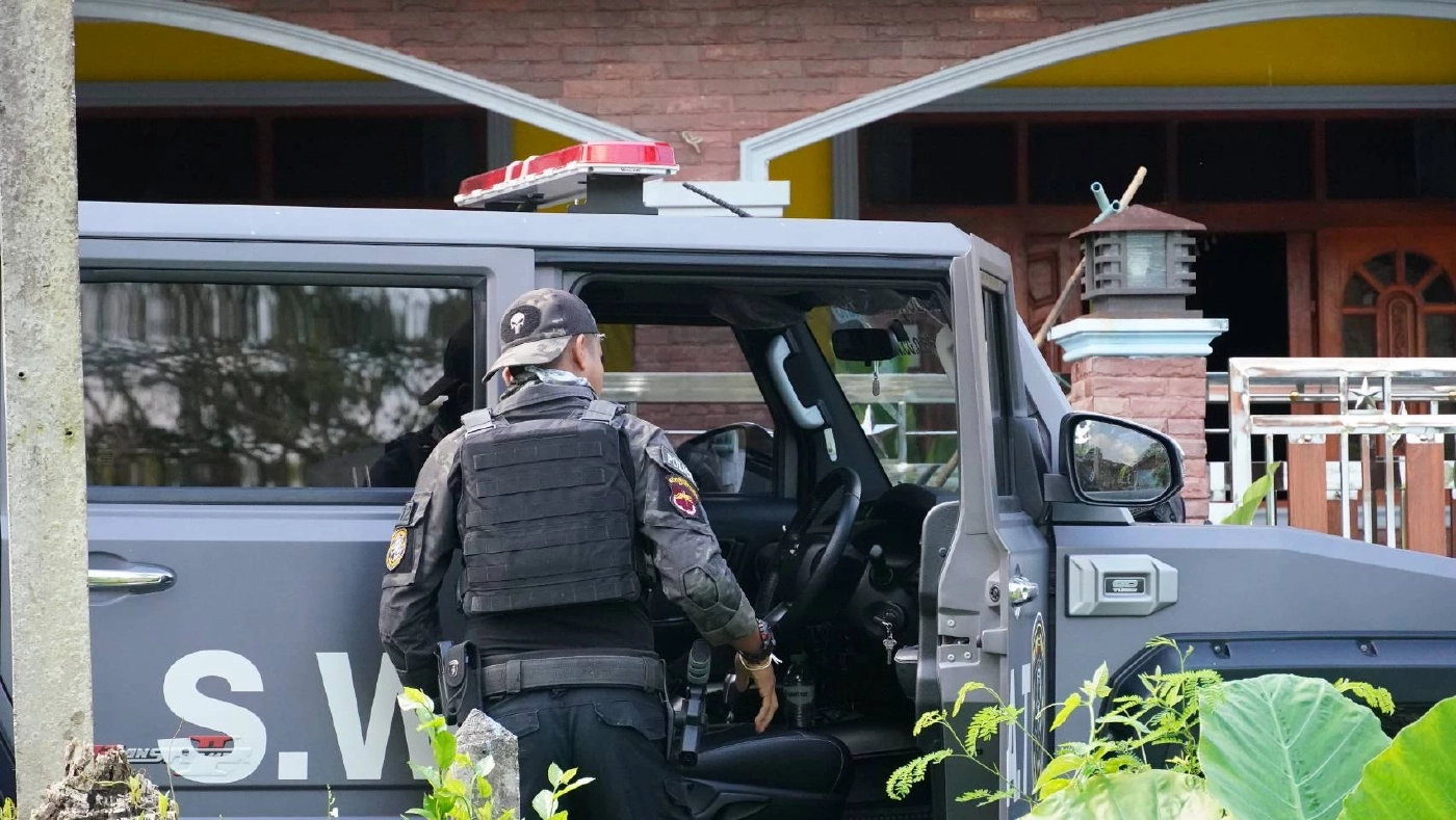 ด่วน! "ไอ้เกลือ​ ท่าควาย​" คลั่งยา จับยายวัย 80​ ปี เป็นตัวประกัน