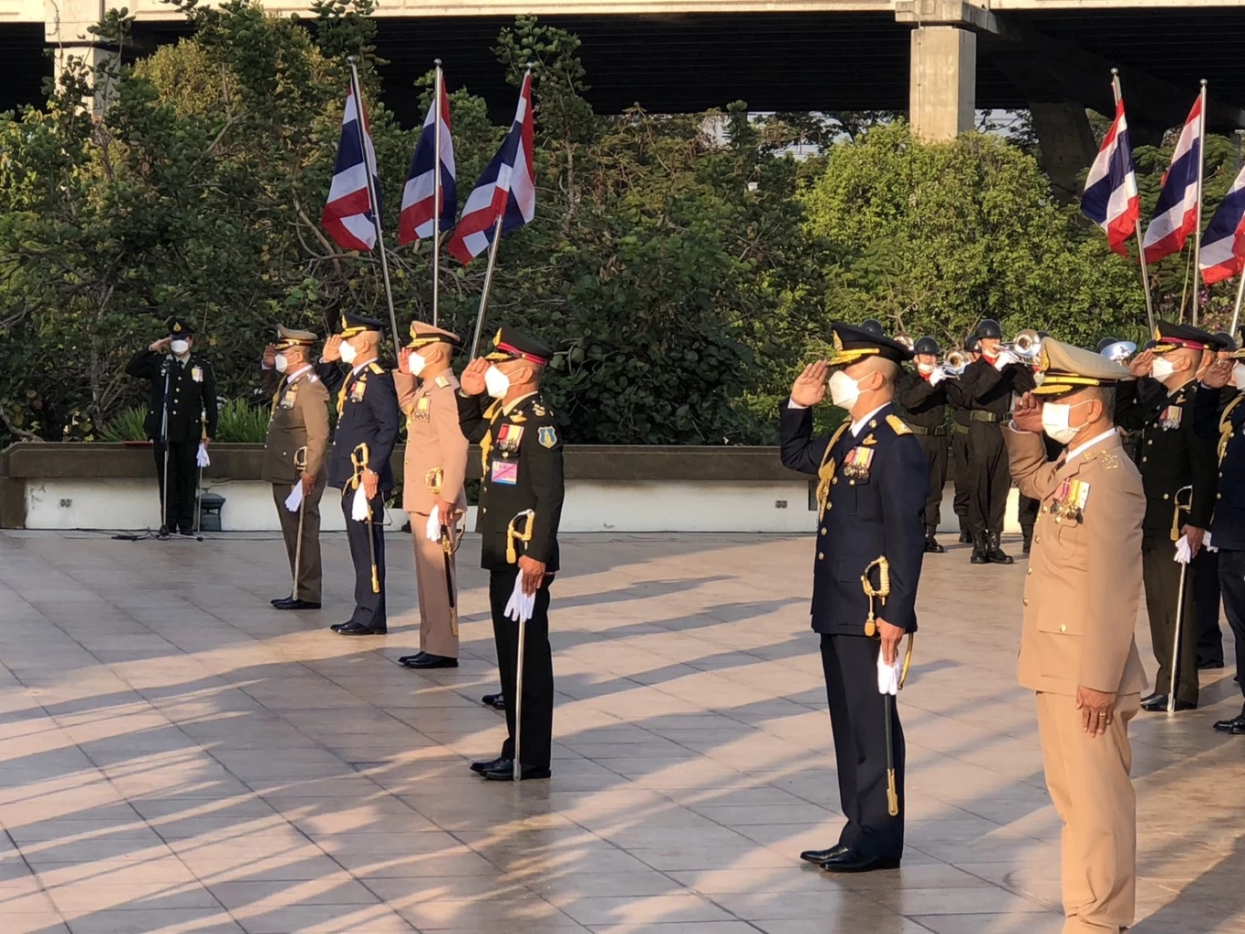 "ผบ.เหล่าทัพ-ตำรวจ" ร่วมพิธีวันกองทัพไทย ถวายสัตย์ปฏิญาณต่อธงชัยเฉลิมพล
