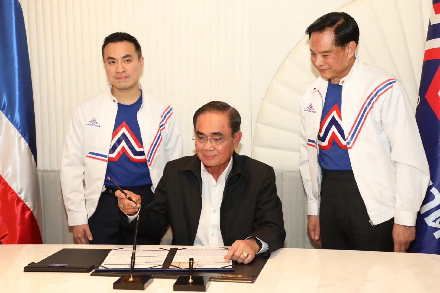 ชื่นมื่น! “บิ๊กตู่” สมัครสมาชิก รทสช. เป็นทางการแล้ว