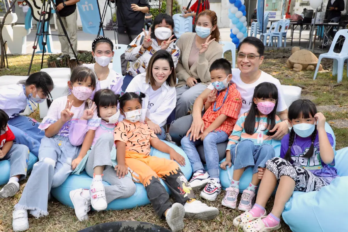 ปชป.จัดงานวันเด็กมอบนโยบาย 5 ฟรีเป็นของขวัญ