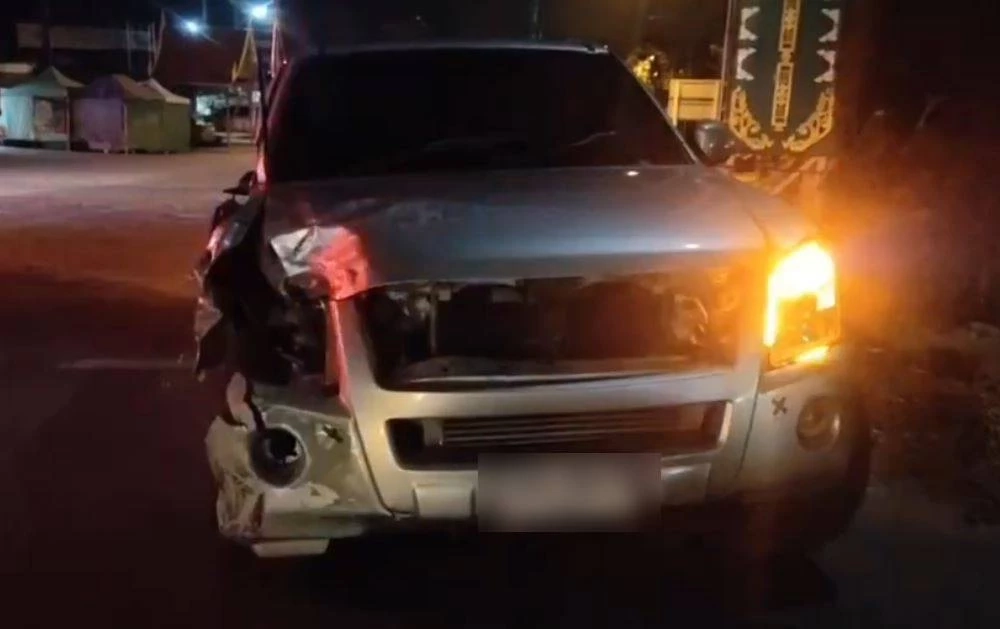 กระบะเมาชนจยย.พ่วงข้าง แม่ค้าลูกชิ้นเสียชีวิต