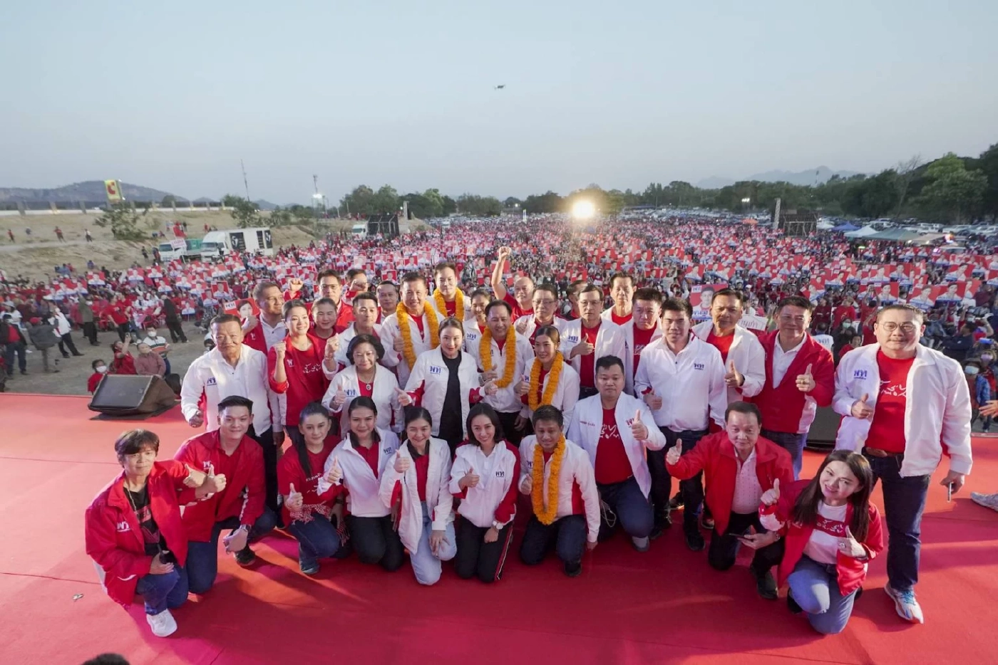 ปราศรัยใหญ่ เมืองกาญจน์ พรรคเพื่อไทย เปิดตัวว่าที่ผู้สมัคร ส.ส.  ครบ 5 เขต