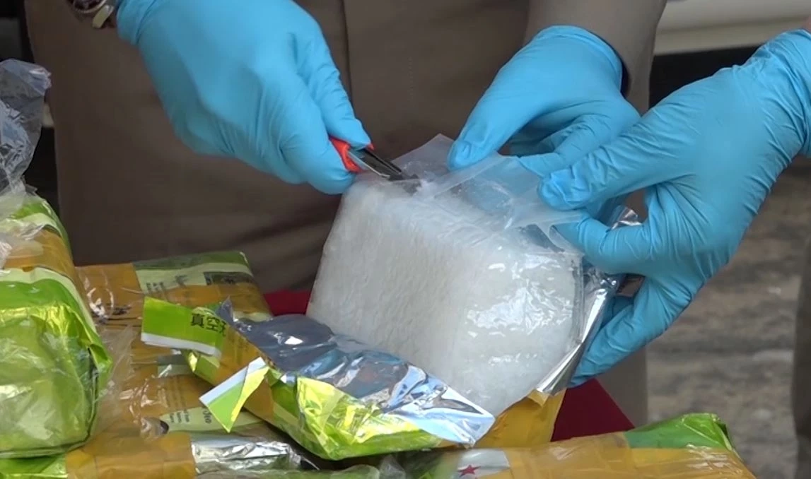 ตร.มุกดาหาร จับยาไอซ์ 31 กก. ซุกห้องน้ำร้างในโรงเรียน