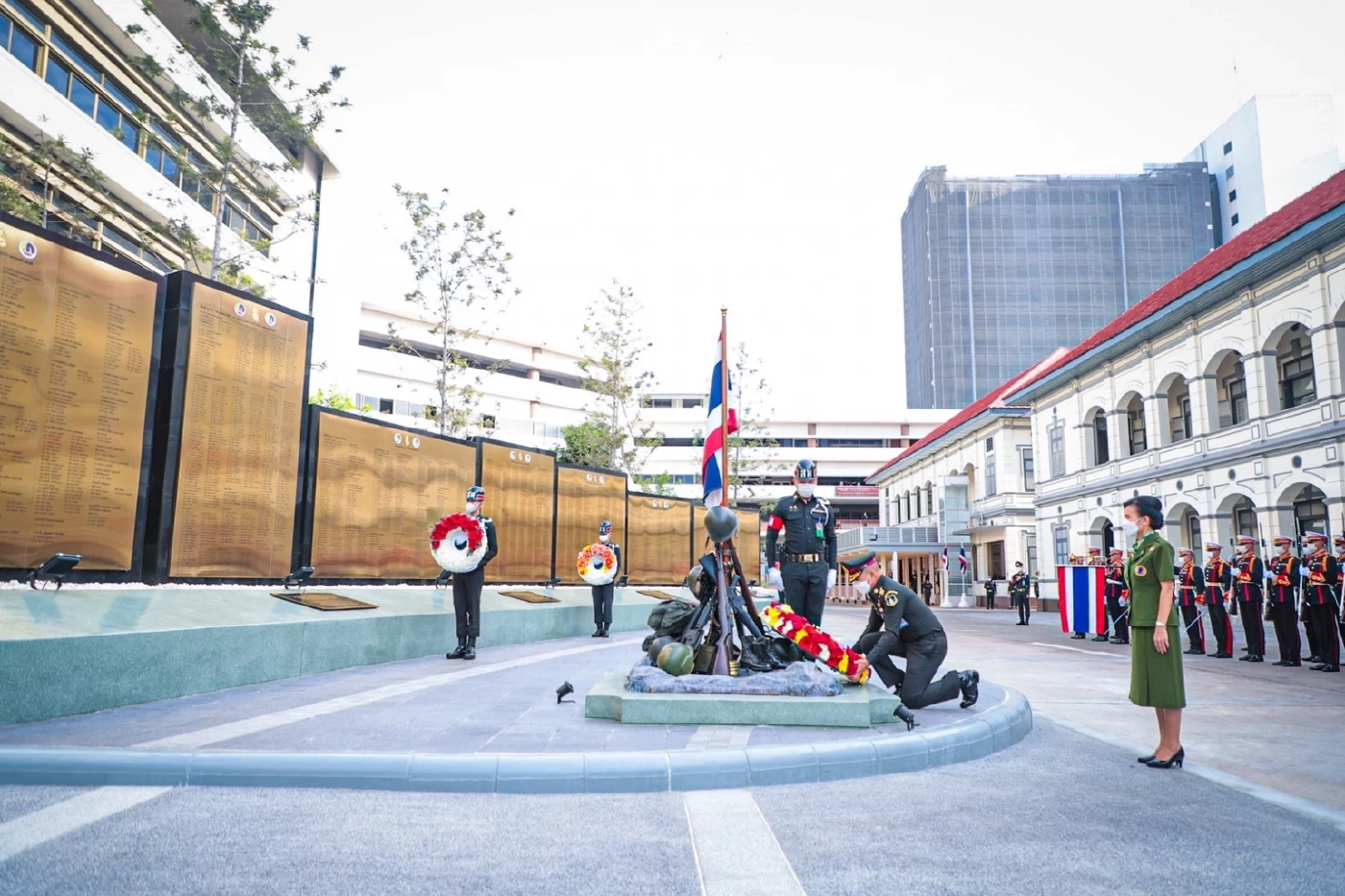 ผบ.ทบ. เปิด"กำแพงแห่งความระลึกถึง" อุทิศแก่กำลังพลที่สละชีพปกป้องอธิปไตย