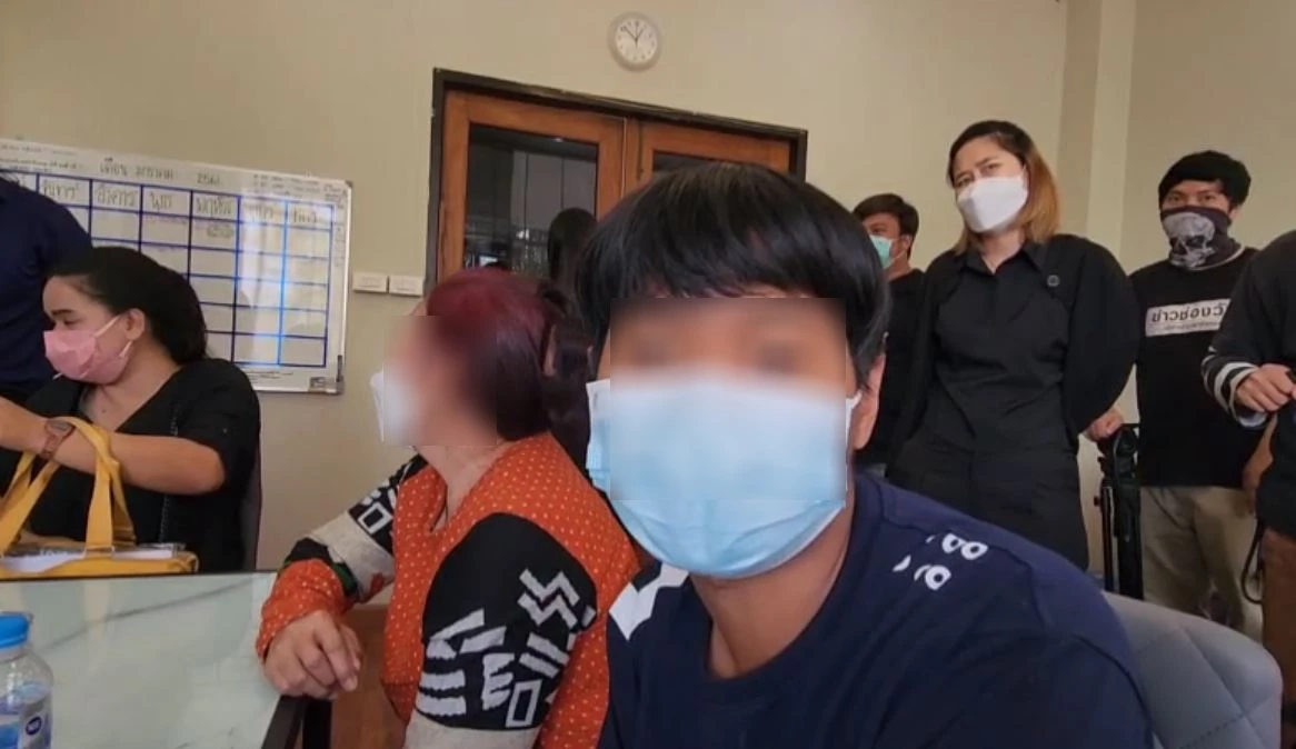 หนุ่มสุดช้ำ! ซื้อรถใหม่ โดน ตร.จับป้ายแดงปลอม เซลล์ปัดความรับผิดชอบ