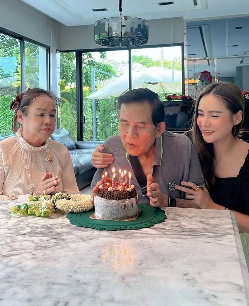 เพื่อนๆ ส่งกำลังใจให้ "กระแต ศุภักษร" หลังแจ้งข่าวเศร้าสูญเสียคุณพ่อ