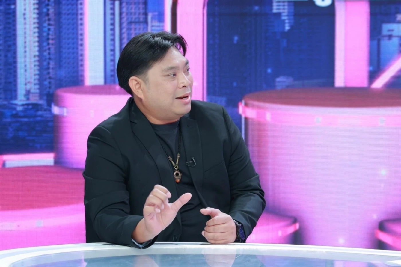 อาจารย์โอเล่ ญาณสัมผัส