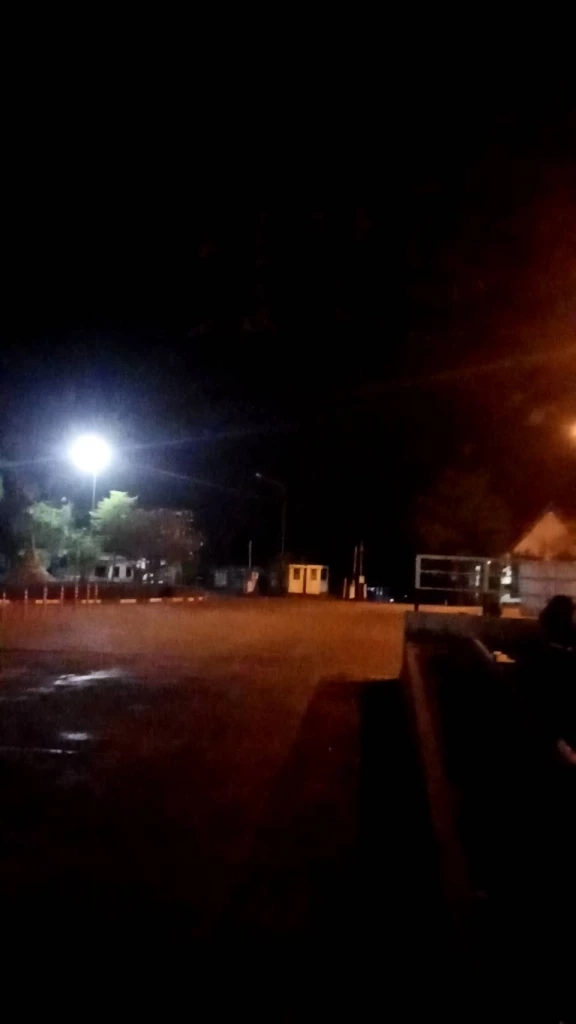 ปะทะเดือด บุกเผาหน่วยราชการพญาตองซู เมียนมา ทหารไทยคุมเข้มชายแดน (มีคลิป)