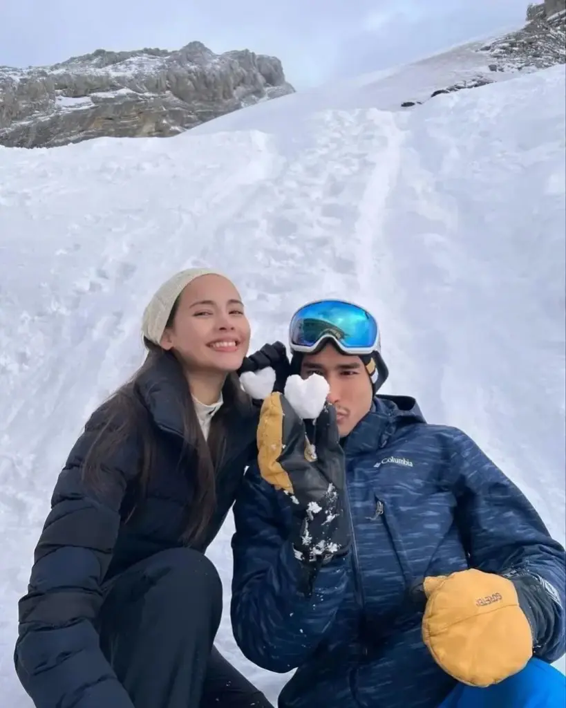 ณเดชน์-ญาญ่า เสริฟความหวาน ท้าลมหนาวจุ๊บแก้มออกสื่อ แฟนๆแห่แซวสนั่น