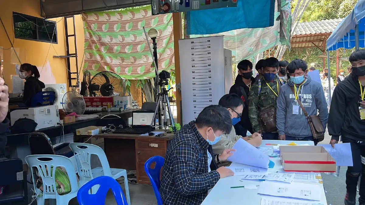 วันนี้ (17 ม.ค.) ไม่มีเอกชนมาแจกบัตรแรงงานต่างด้าวแล้ว หลังถูกร้องเรียน