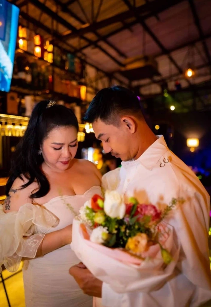 ตู่ จารุศิริ ภูวนัย