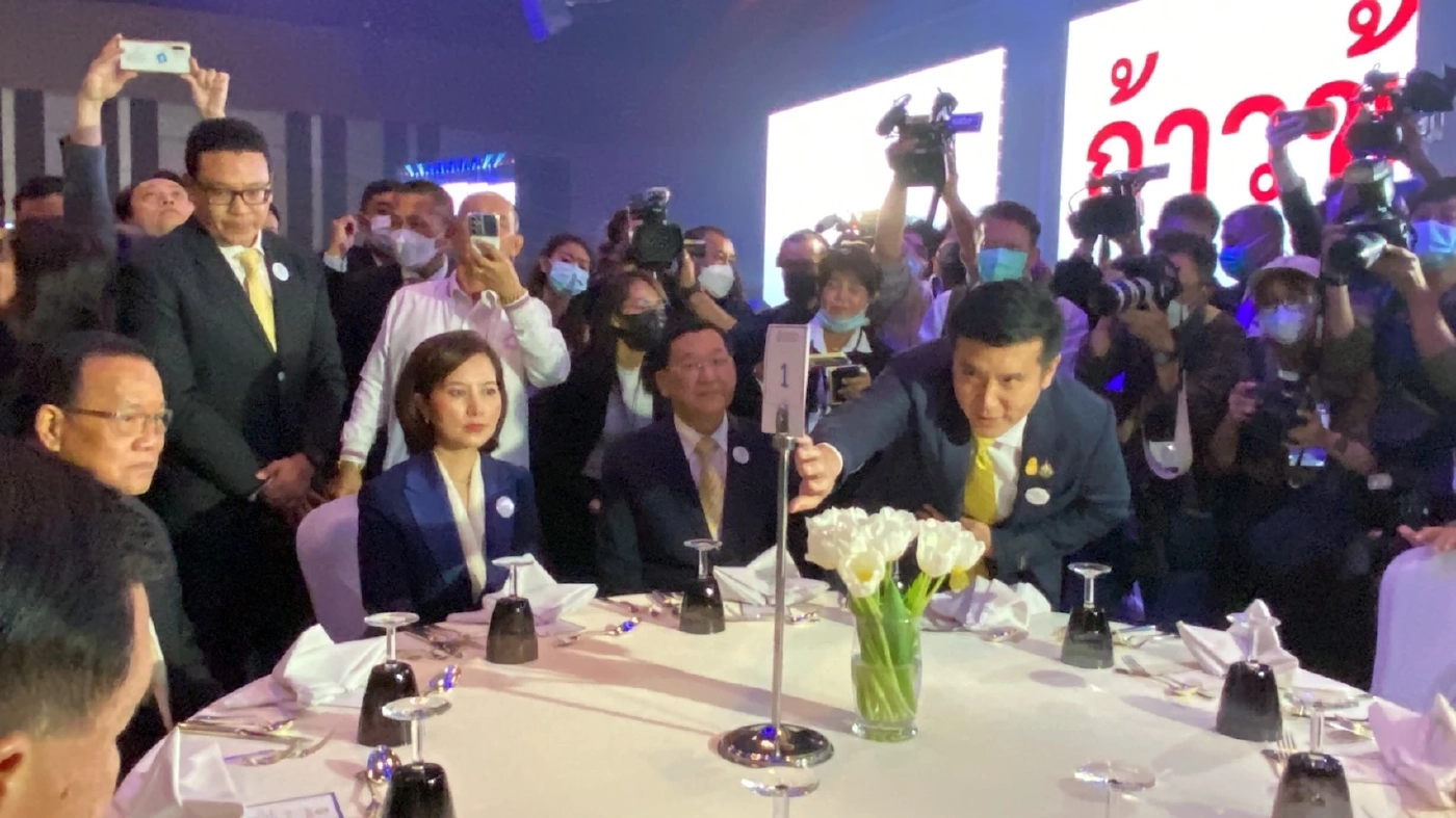 พปชร.จัดงานระดมทุนคึกคัก "บิ๊กป้อม" ประกาศพร้อมเป็นนายกฯ คนต่อไป