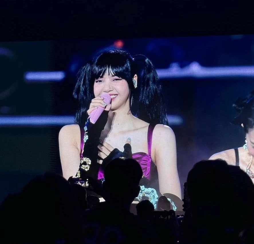 "คุณแม่ธัญญ่า-พ่อเป๊ก สัณณ์ชัย" ปลื้มลูกสาวได้เจอ "ลิซ่า BLACKPINK"