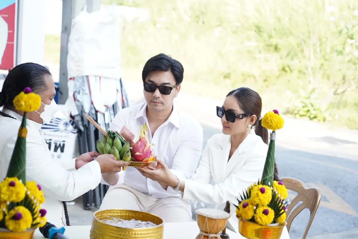 เจมส์ เรืองศักดิ์ และ ครูก้อย นัชชา 