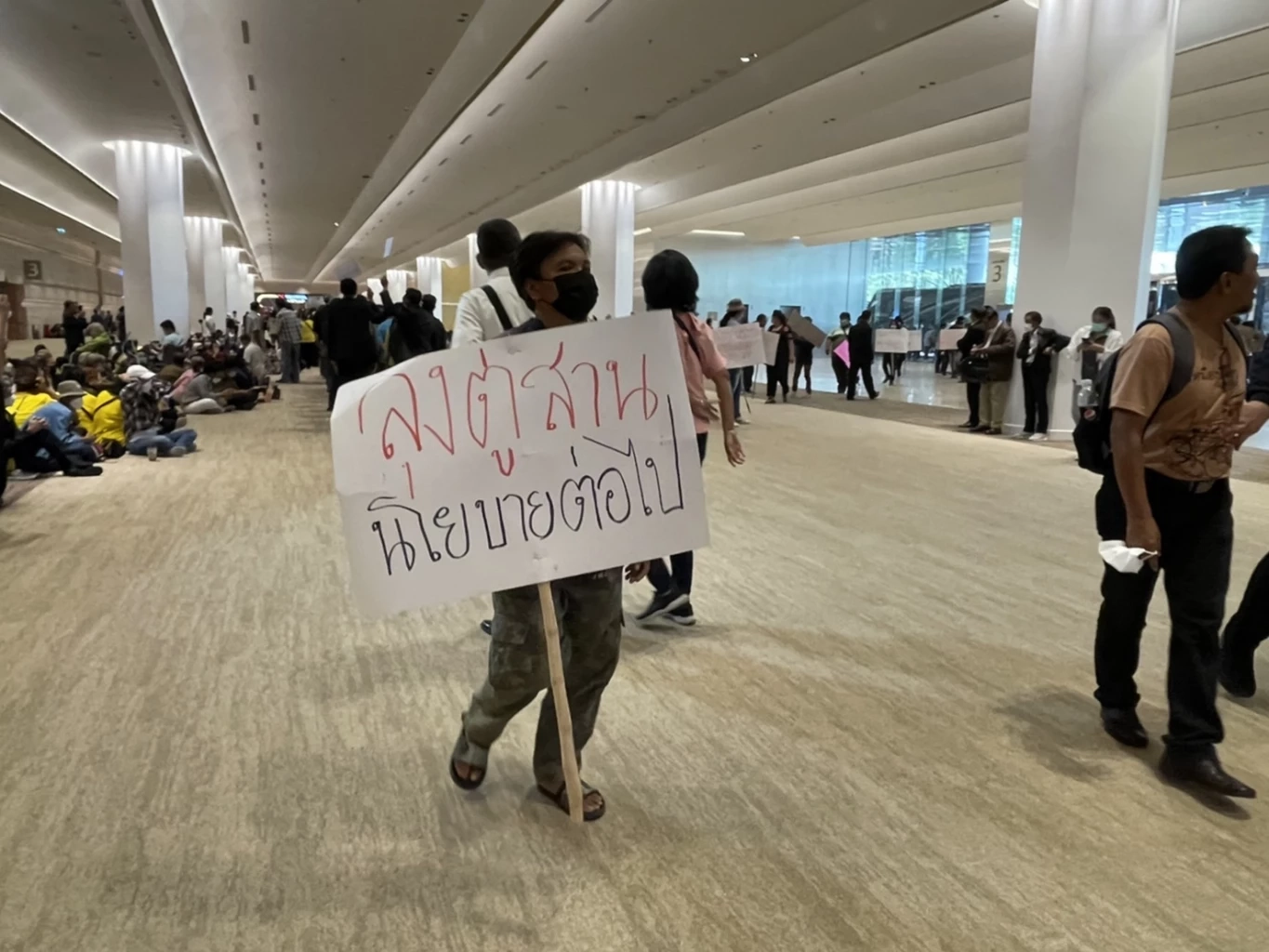 ประชาชน เชียร์บิ๊กตู่ นั่งนายกฯสานต่อนโยบาย