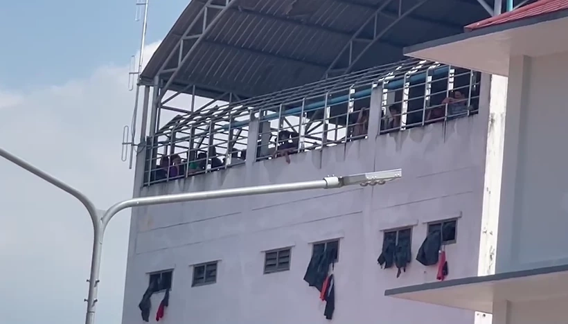 วุ่น! แรงพม่าเถื่อนประท้วง ตม.ส่งกลับประเทศ โวยโดนขังดองแม้คดีจบ (มีคลิป)