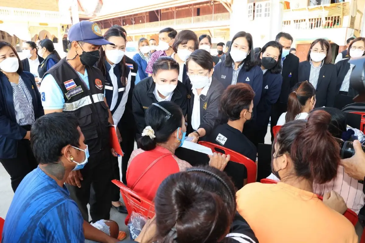 นางธิวัลรัตน์ อังกินันทน์ ที่ปรึกษารัฐมนตรีว่าการกระทรวงแรงงาน