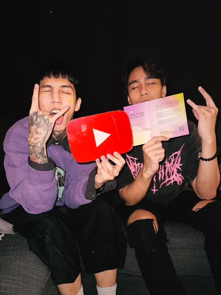หัวหน้าแก๊งฟันน้ำนม “PAPER PLANES”  ปังไม่ไหวติด 1 ใน 10 วิดีโอยอดนิยม YOUTUBE