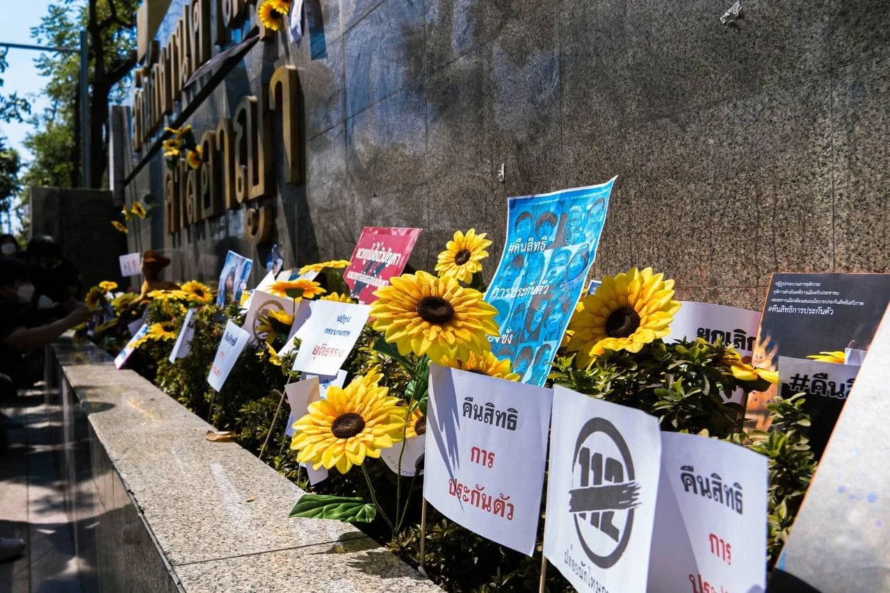 เศร้า! “ลุงไพโรจน์” เสียชีวิต หน้าศาล ขณะร่วมเรียกร้องปล่อยตัว “ตะวัน-แบม”