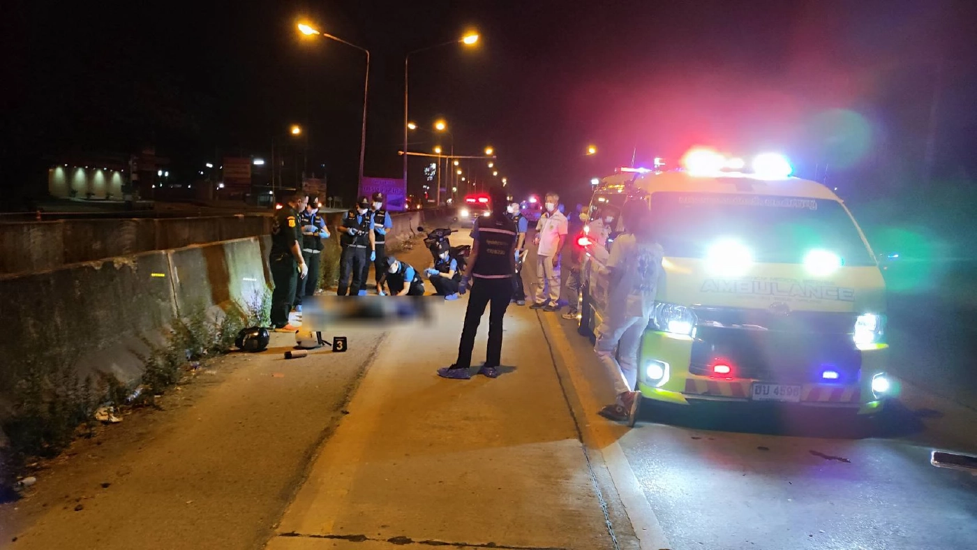 หนุ่ม 18 ปีคล้องพระเต็มคอถูกยิงเสียชีวิต ปลอกกระสุนเกลื่อนถนน