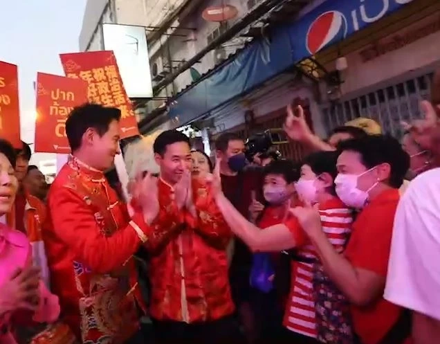 "พิธา" เปิดตัวว่าที่ผู้สมัคร ส.ส.เขต 1 กทม. ลงพื้นที่พบปชช.-อวยพรตรุษจีน