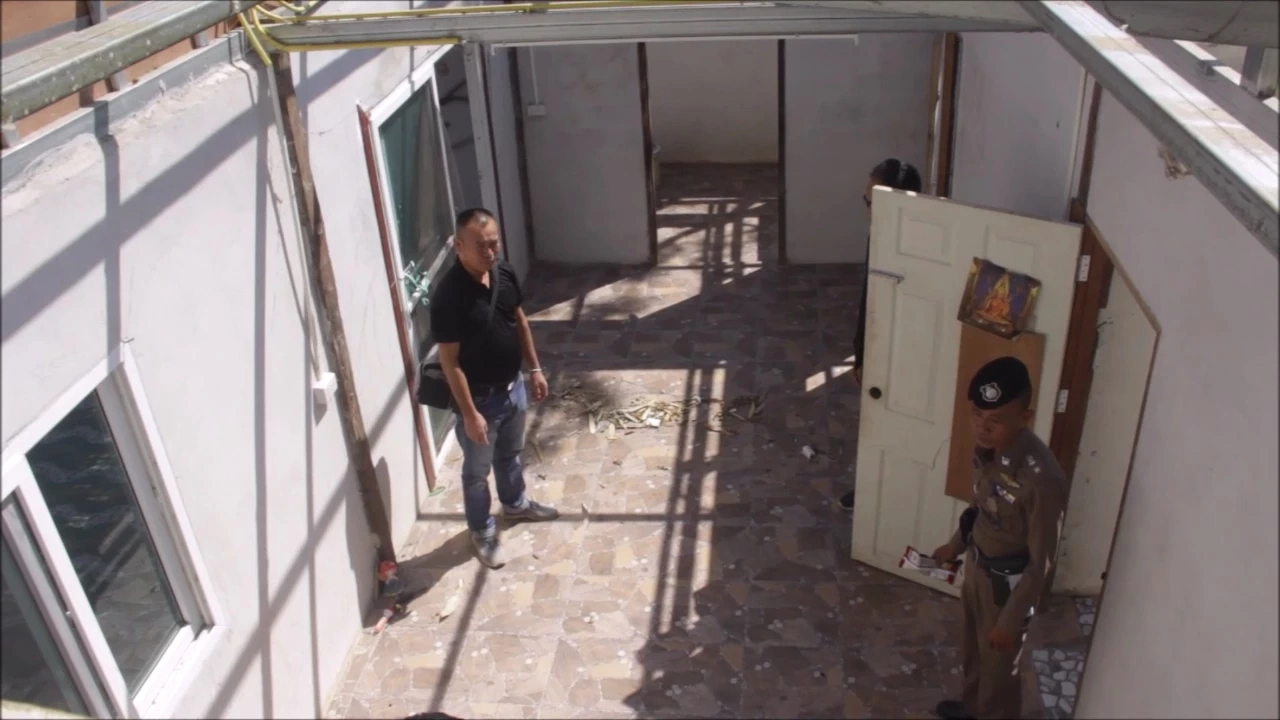 คุณตาสุดช้ำ หลานชายเทวดารื้อหลังคาขายเป็นของเก่า หาเงินซื้อยาบ้าเสพ