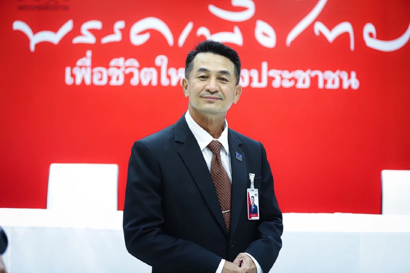 นพ.ชลน่าน ศรีแก้ว ผู้นำฝ่ายค้านในสภาผู้แทนราษฎร 