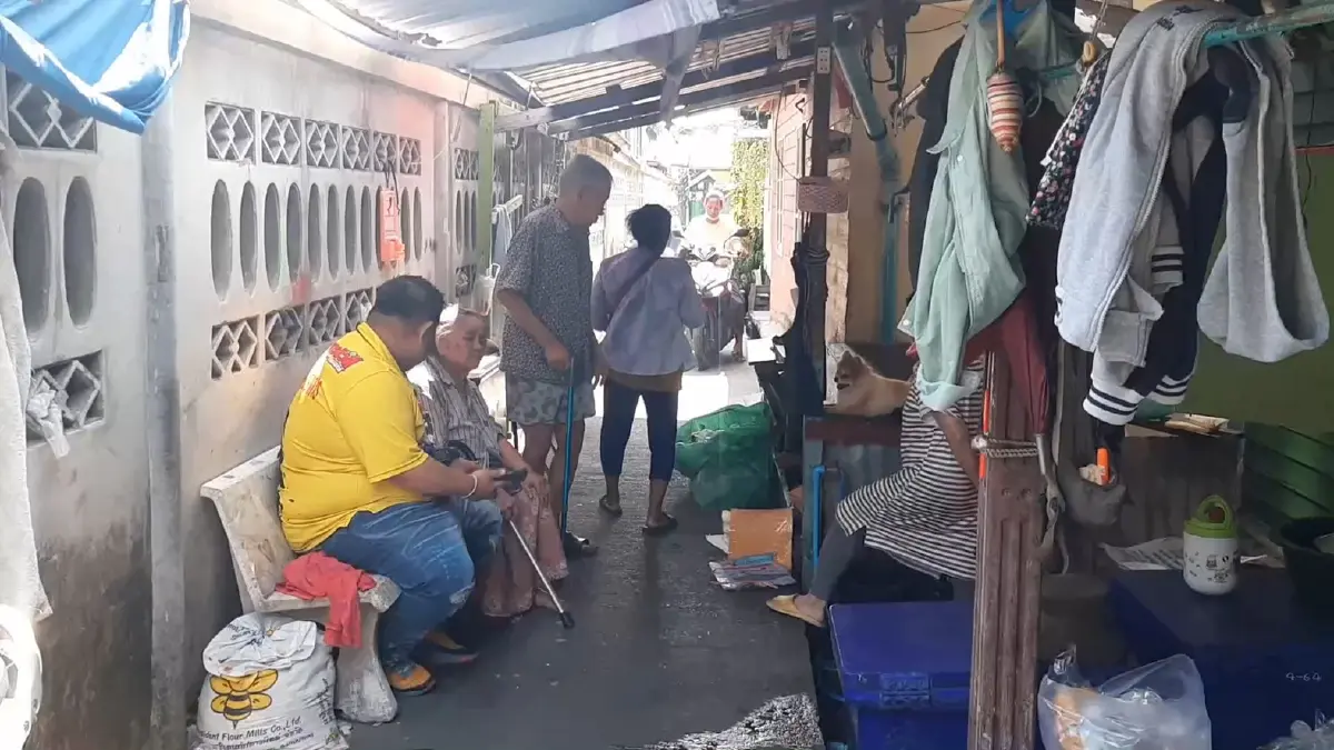 แก๊งโจ๋ "สำโรงใต้" สุดเหิม บุกยิงถล่มอริในบ้านยายวัย 79 ปี จนบ้านพรุน