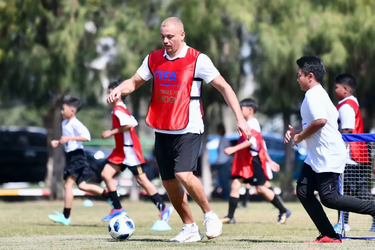 "เวส บราวน์" ร่วมถ่ายทอดประสบการณ์ลูกหนังให้เด็กไทย