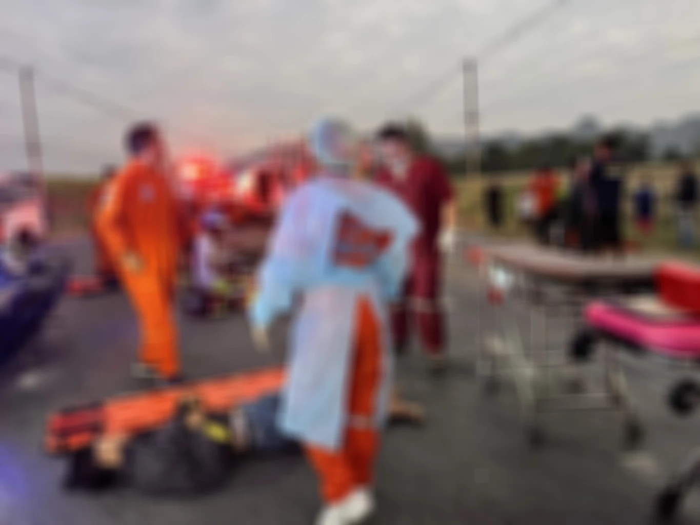 เจ้าหน้าที่เร่งในความช่วยเหลือ