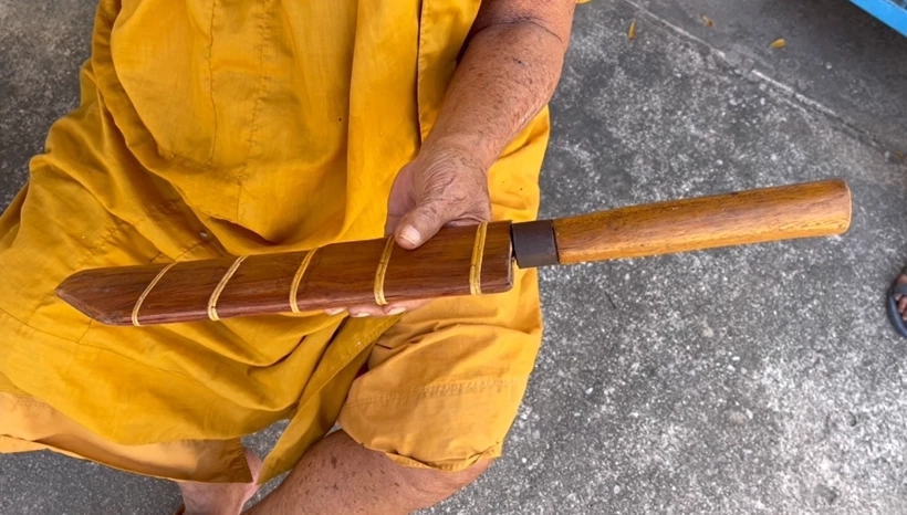 มีดที่ใช้ก่อเหตุ