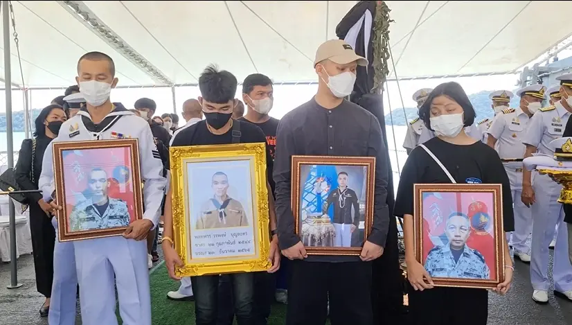 "เรือหลวงปัตตานี" นำอัฐิ 4 วีรชน "เรือหลวงสุโขทัย" ลอยอังคารอ่าวสัตหีบ