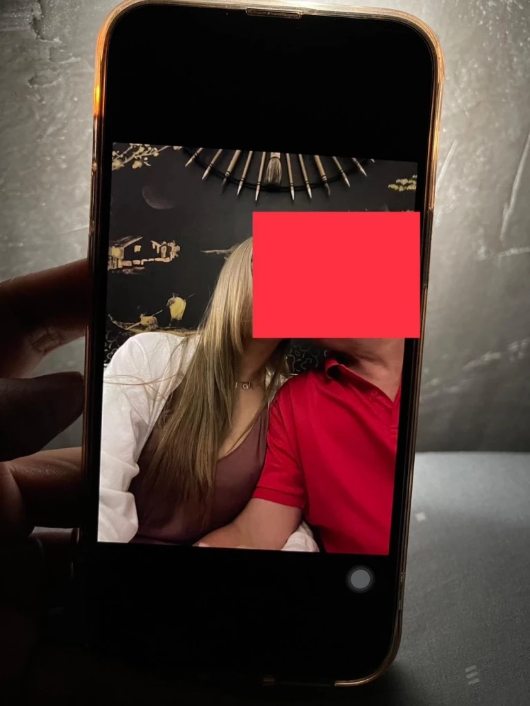 คดีพลิก? ศาลอนุญาตผัดฟ้อง อดีตสาวคนสนิท-ครอบครัว ฉ้อโกง "อดีตรองนายกฯ"