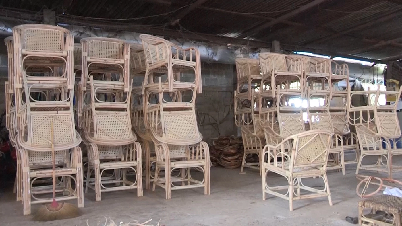 สานความฝันพ่อ สาวโคราชทำโรงงานหวาย ช่วยสร้างอาชีพให้ชุมชน