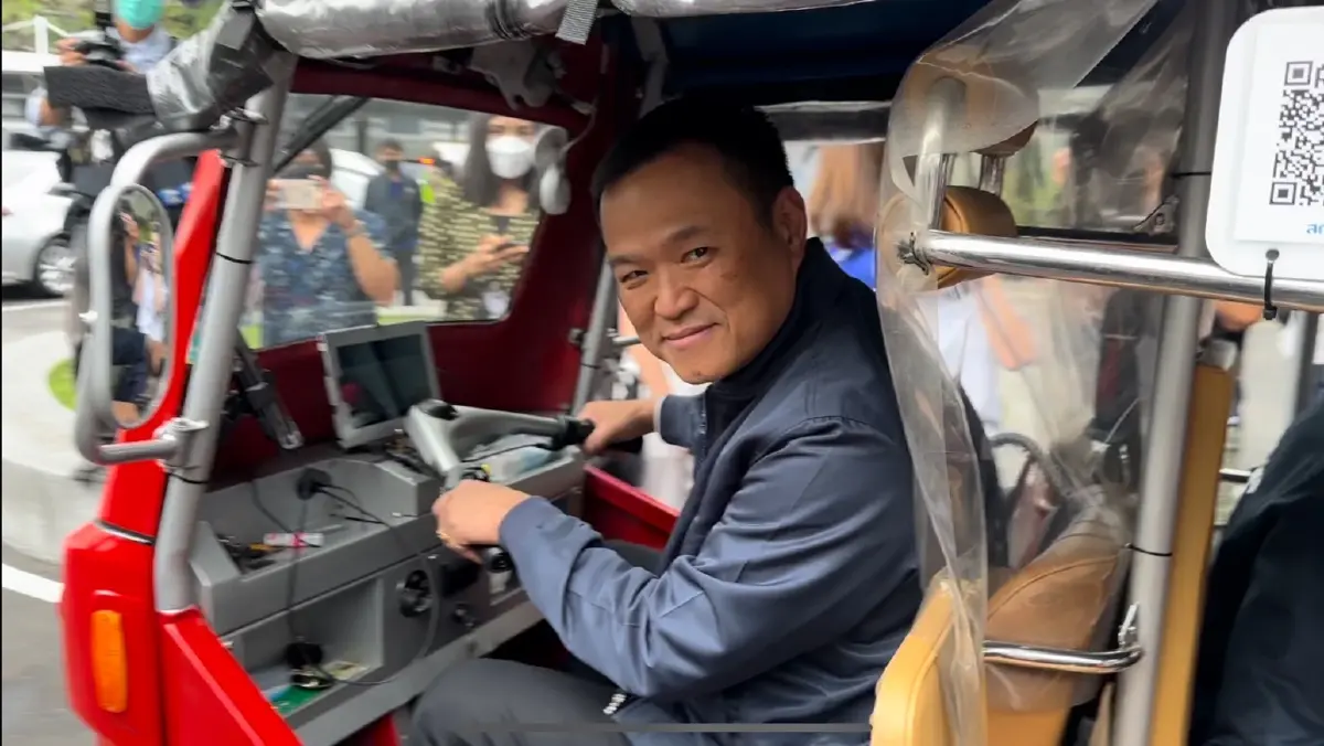 “อนุทิน ชาญวีรกูล”  หัวหน้าพรรคภูมิใจไทย