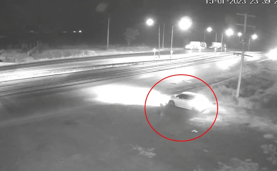 เปิดนาทีคนร้าย สังหาร "แตงไทย ท่าวุ้ง" ผบช.ภ.1 สั่งจับตาย หากต่อสู้ (มีคลิป)