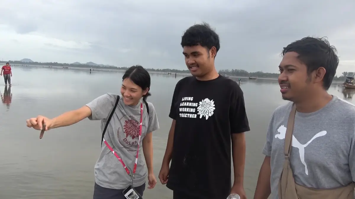 ต่างชาติร่วมลุยโคลน ฤดูล่าหอยหลอด ตามฉบับวิถีชีวิตชาวละงู