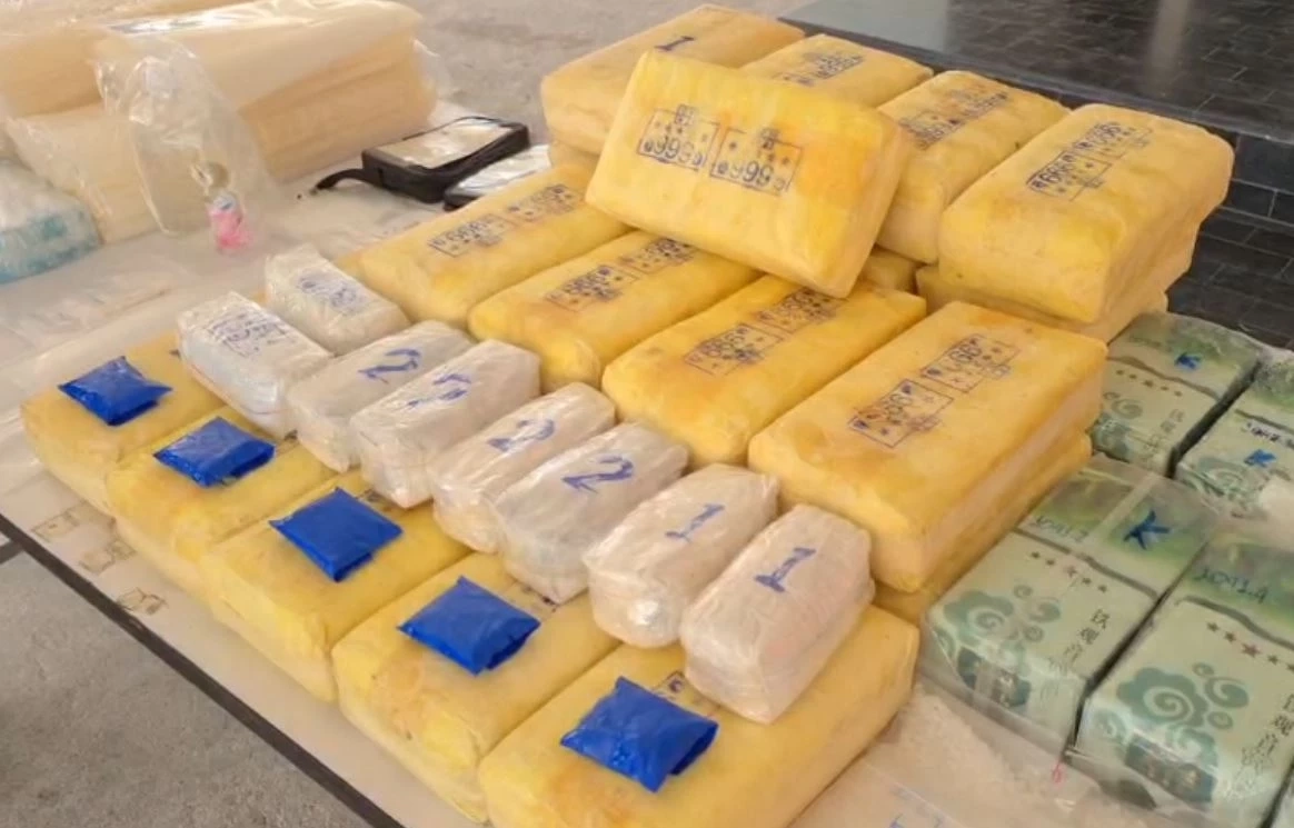 จับโจ๋เครือข่ายยาเสพติดฝั่งธน ยึดยาบ้ากว่า 2 แสนเม็ด อ้างพ้นคุกขาดรายได้