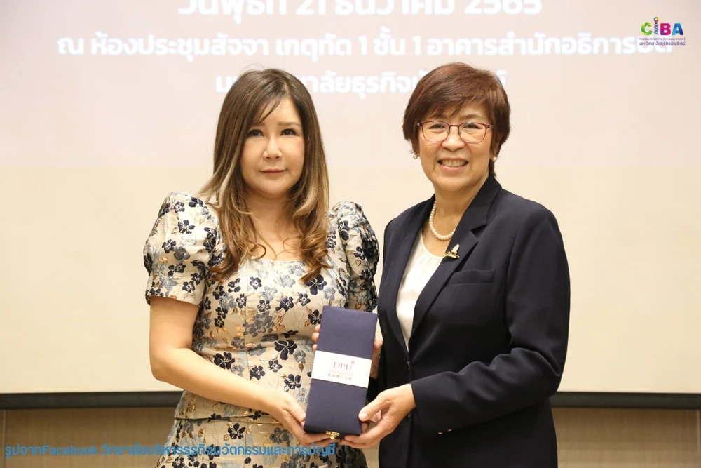 นางสาวชวนา วิวัฒน์พนชาติ" Managing Partner บริษัท สำนักงาน ปีติเสวี จำกัด(ขวา)