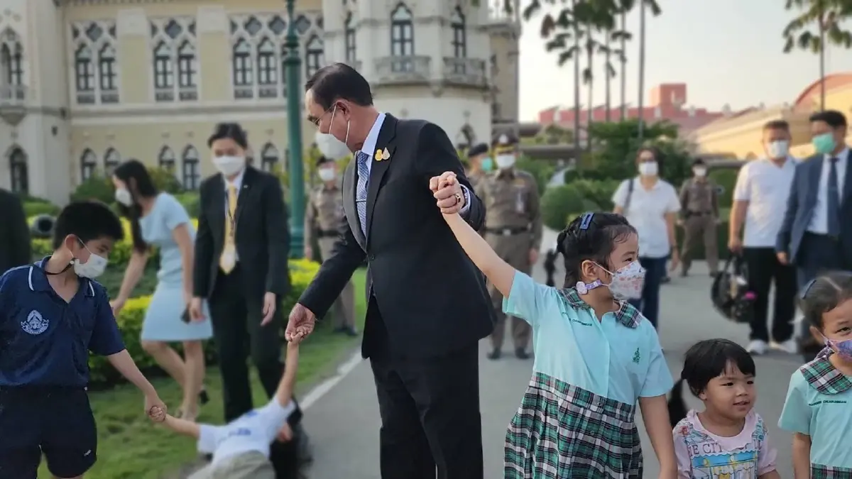 “นายกฯ” ตรวจความเรียบร้อย ขรก. ทำเนียบฯ ก่อนเริ่มงาน “วันเด็ก”