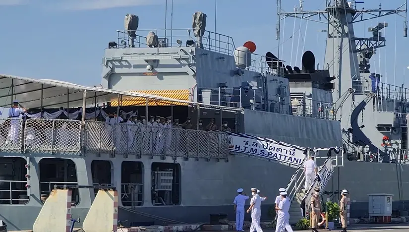 "เรือหลวงปัตตานี" นำอัฐิ 4 วีรชน "เรือหลวงสุโขทัย" ลอยอังคารอ่าวสัตหีบ