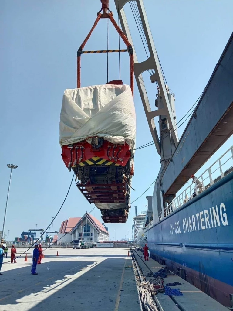 หัวรถจักร"อุลตร้าแมน" เข้าไทยอีก 15 คัน บริการในสถานีกลางกรุงเทพอภิวัฒน์